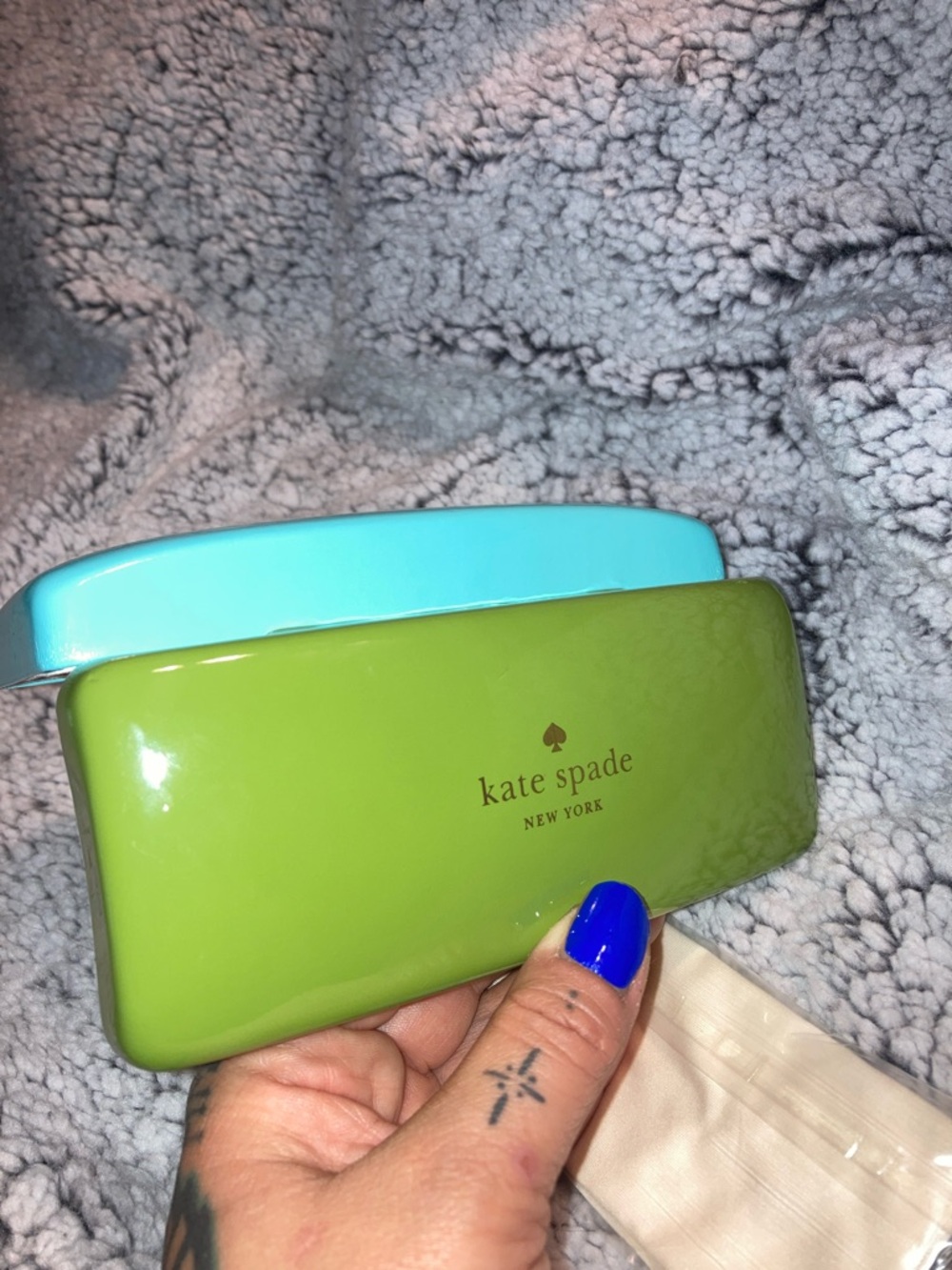 kate spade Green & Turquoise Hard Shell Eyewear Case with Illustrated Interior - Picture 3 of 6